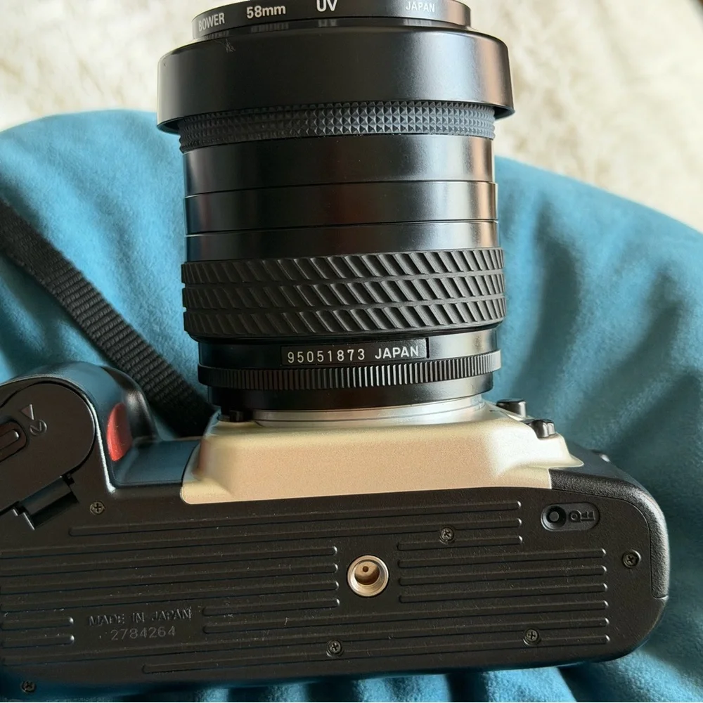Nikon N60 35mm camera with Tokina 28-80mm lens plus carrying case & manual book